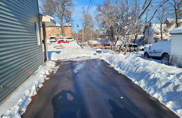 84 Curtice Street East