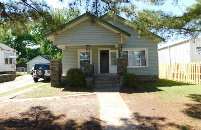 Photo of Cute 2 Bedroom 1 Bathroom House