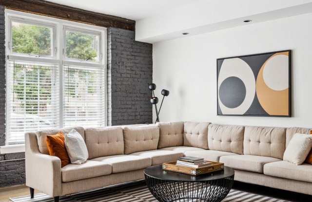 1246 E MONTGOMERY AVENUE