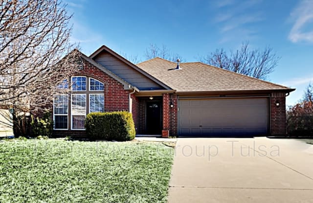 8929 N 155th East Ave - 8929 North 155th East Avenue, Owasso, OK 74055