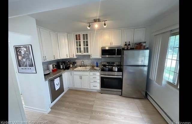 Photo of 2354 W 14 MILE Road