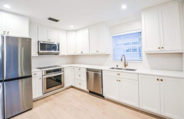 226 Moccasin Trail W, Jupiter, FL 33458