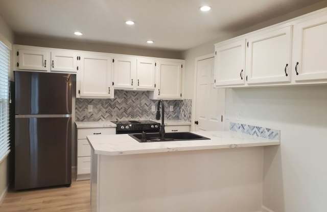 REDUCED RENT AND FREE MONTH OF RENT! South Salem Condo w/ Remodeled Kitchen, A/C  W/S/G Included!