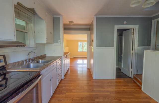 Photo of 706 1/2 Nash Road