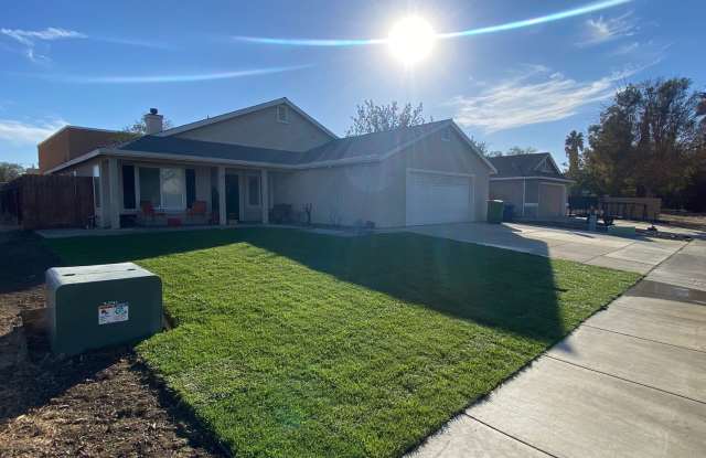 Spacious home with 4 bedrooms and 2 baths near new Planet Fitness!!