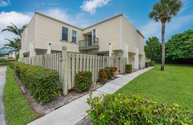 1536 Shaker Circle