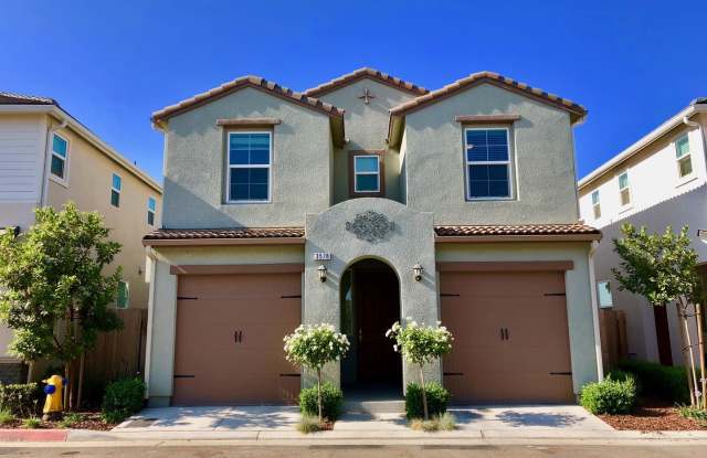 $2,250 Barstow  DeWolf 3 Bedroom - Community Pool - Significant Way, Clovis photos photos