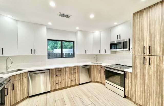 Renovated 4 Bedroom 3 Bathroom