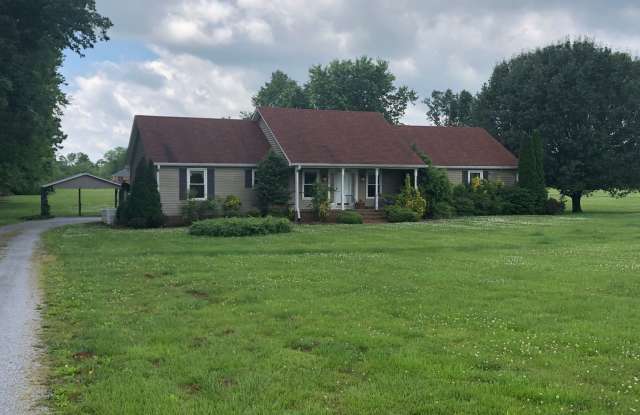 3 Bed, 2 Bath, 2200sqft on 1 Acre in Lebanon!