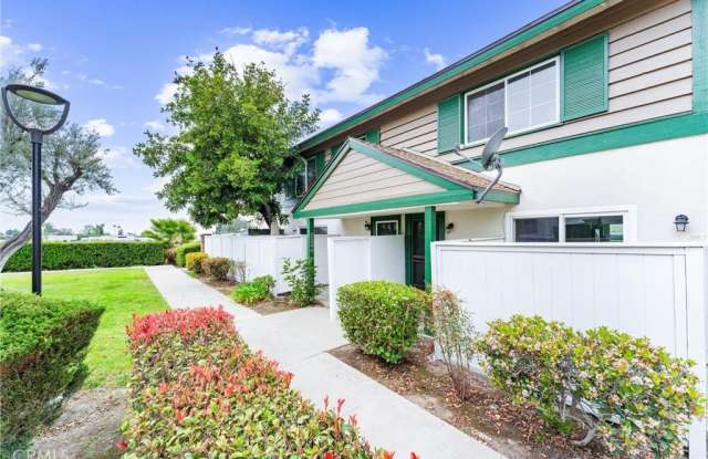 8242 Henderson Green