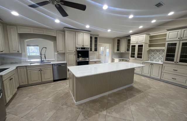 114 N Tymber Creek Rd