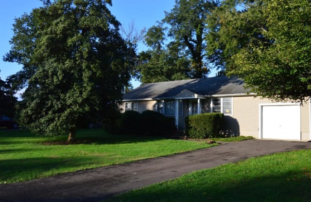 5 LAWNDALE DRIVE - 5 Lawndale Rd, Bucks County, PA 19067