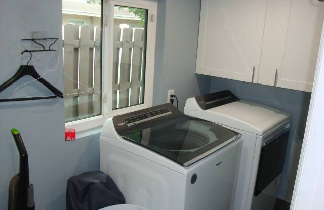 31 NE 48TH CT OAKLAND PARK, FL 33334