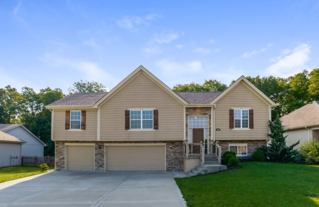 1501 Regency Drive - 1501 Regency Drive, Kearney, MO 64060