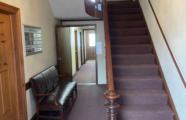 15 W MONTGOMERY Avenue