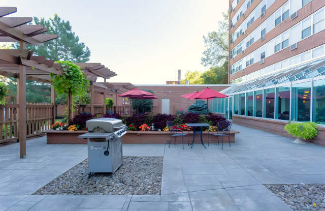 1600 East Avenue Apartments