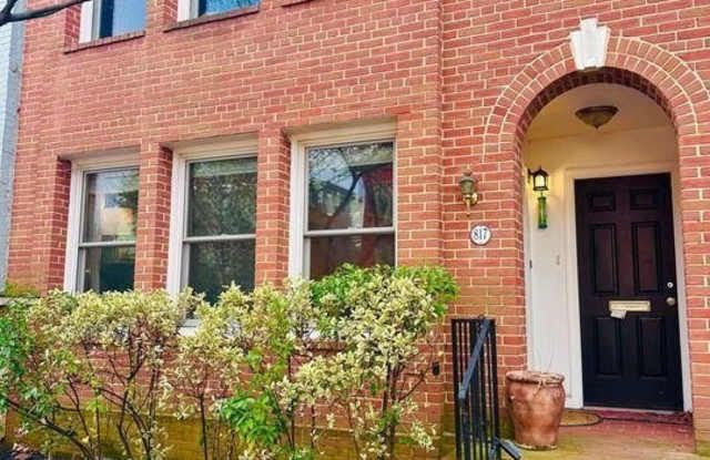 Photo of 817 E ST SE unit: 1