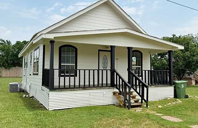 Nice 3 Bdrm 1 Bath Home in Gunter Texas