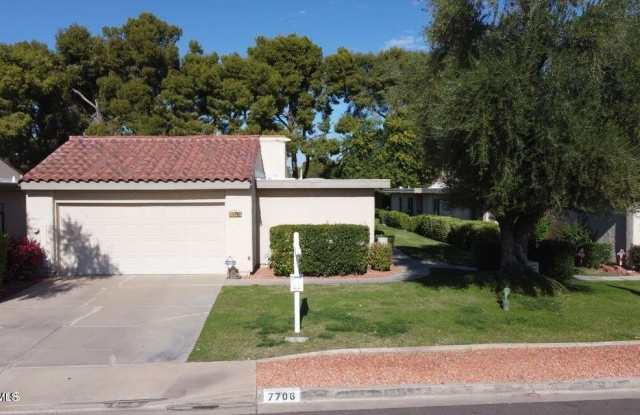 7706 E VISTA Drive