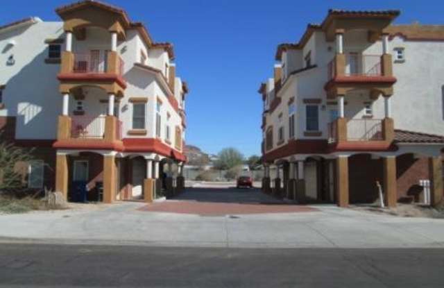 SPACIOUS TEMPE TOWNHOME!