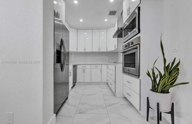 6470 SW 27th Street, Miami, FL 33155