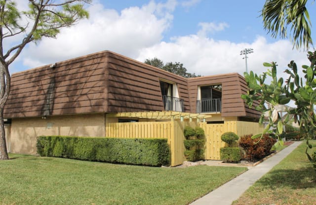 807 8th Lane - 807 8th Ln, Palm Beach Gardens, FL 33418