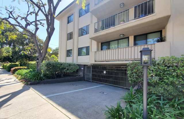 330 W California Blvd Apt 105