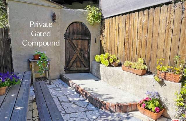 10211 Seabury Ln Guest House