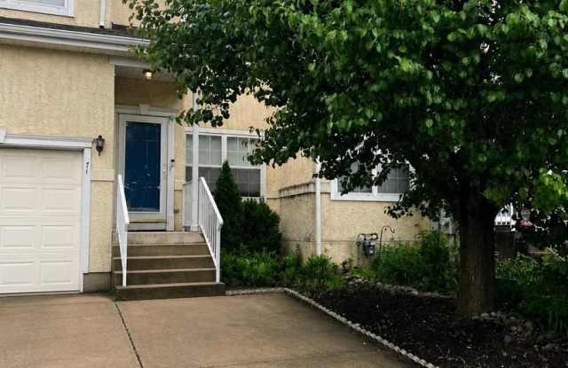 71 VERSAILLES BLVD