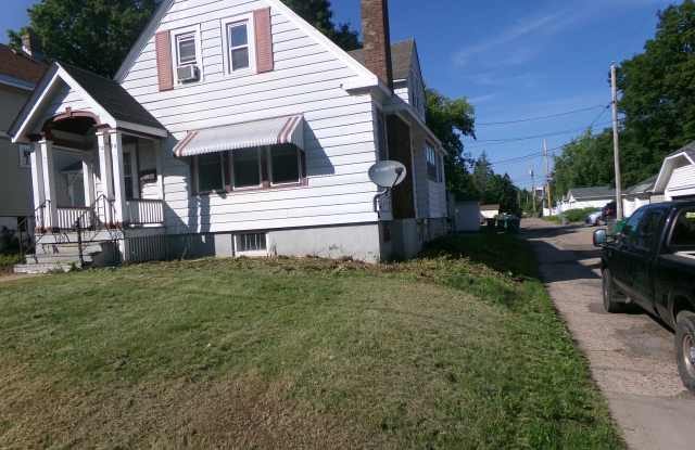 Photo of 1218 N 19th Ave E