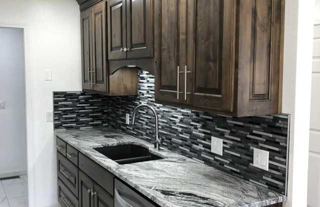 1507 North Engel Avenue