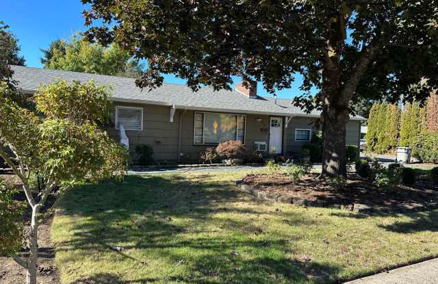 Photo of 3 Bedroom 1 Bath Home With A Huge Living Room  2 Car Garage In Lebanon