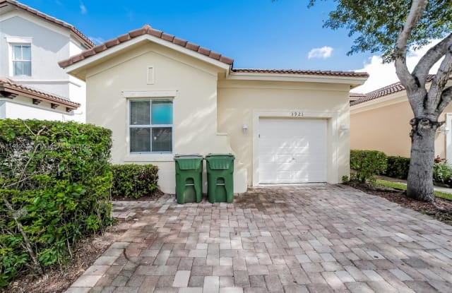 3921 NE 12th Dr - 3921 Northeast 12th Drive, Homestead, FL 33033