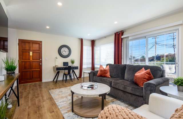 Photo of 3567 Farm Hill Boulevard