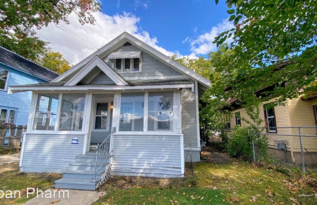 555 Oakdale SE - 555 Oakdale Street Southeast, Grand Rapids, MI 49507