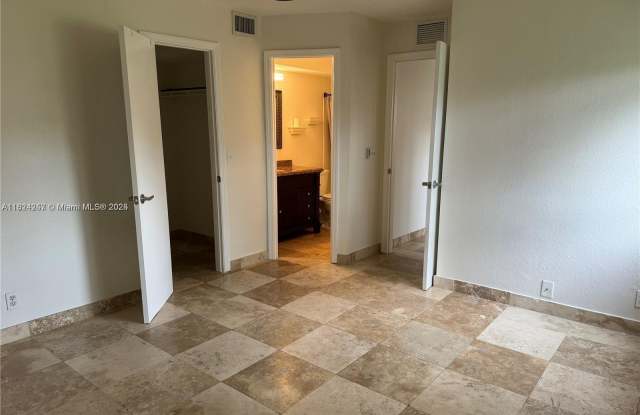 2986 S University Dr