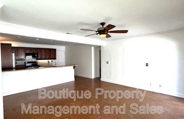 2285 Santa Ana