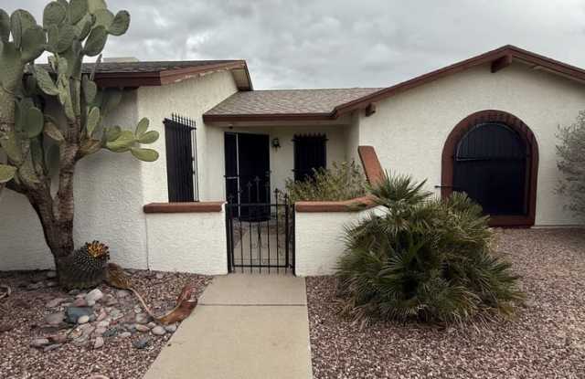 6850 North De Chelly Loop