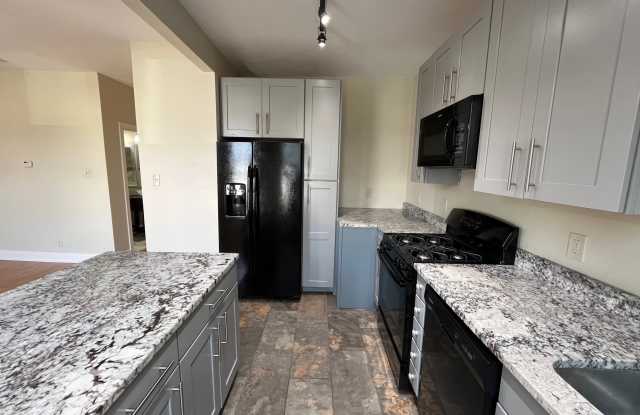 837 Highview St #2