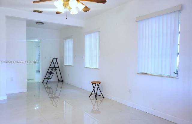 60 SW 58th Ct