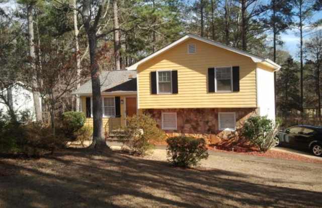 Available Now! Charming 3-Bedroom, 2-Bath Split Level Home for Rent!
