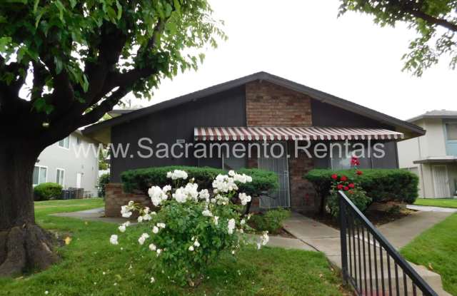 Spacious 2bd/1ba Foothill Farms Area Condo