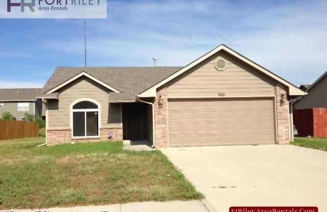 1017 Dagen ln - 1017 Dragen Lane, Junction City, KS 66441