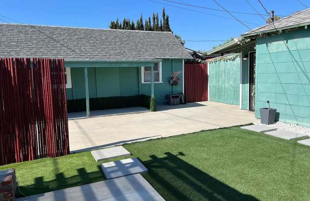 739 1/2 N Philadelphia St