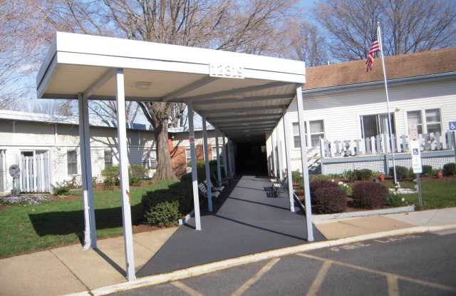 One Bedroom Unit in Somerset Park Condos! 50 Plus Community