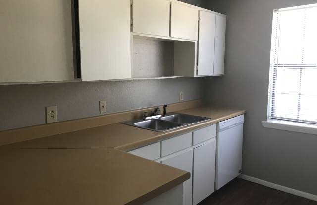 3/2 with fenced yard