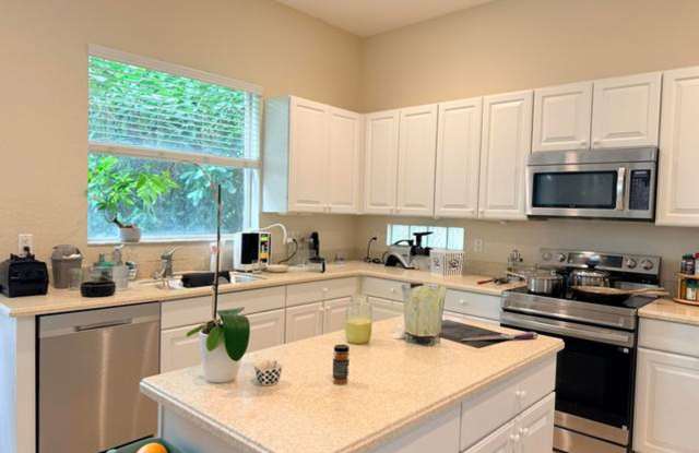 17 Country Lake Circle, Boynton Beach, FL 33436