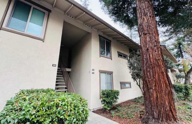 Beautiful upper level 1 bedroom, 1 bath unit in Station West