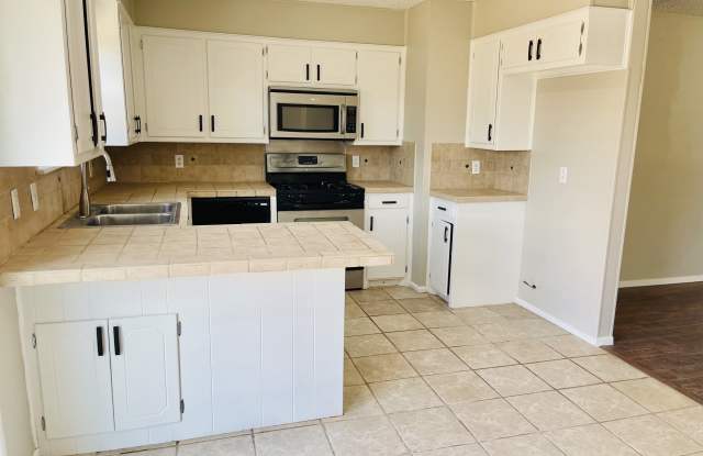 4626 Grinnell Street - 1