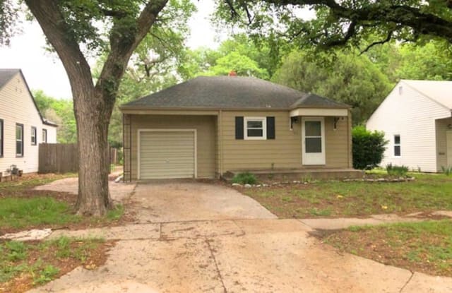 812 South Poplar Street - 812 South Poplar Street, Wichita, KS 67211